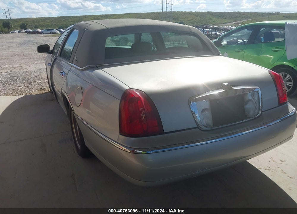 2002 LINCOLN TOWN CAR CARTIER VIN: 1LNHM83W42Y662802
