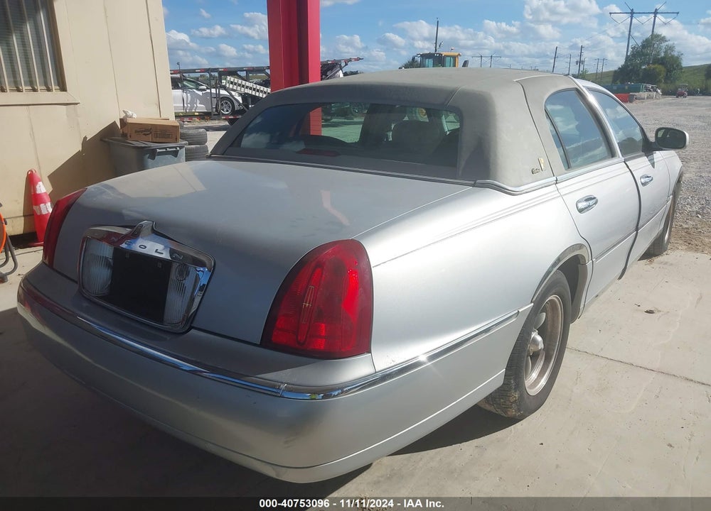 2002 LINCOLN TOWN CAR CARTIER VIN: 1LNHM83W42Y662802