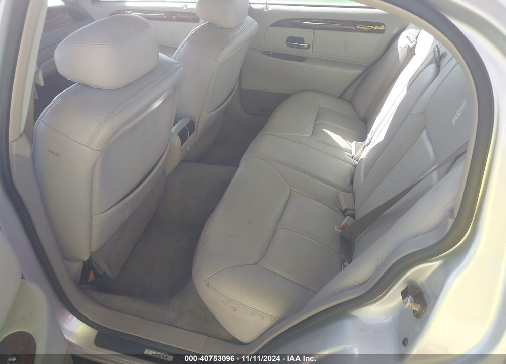 2002 LINCOLN TOWN CAR CARTIER VIN: 1LNHM83W42Y662802