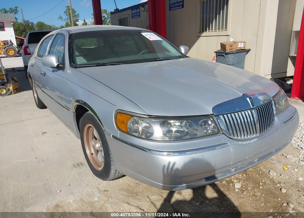 2002 LINCOLN TOWN CAR CARTIER VIN: 1LNHM83W42Y662802