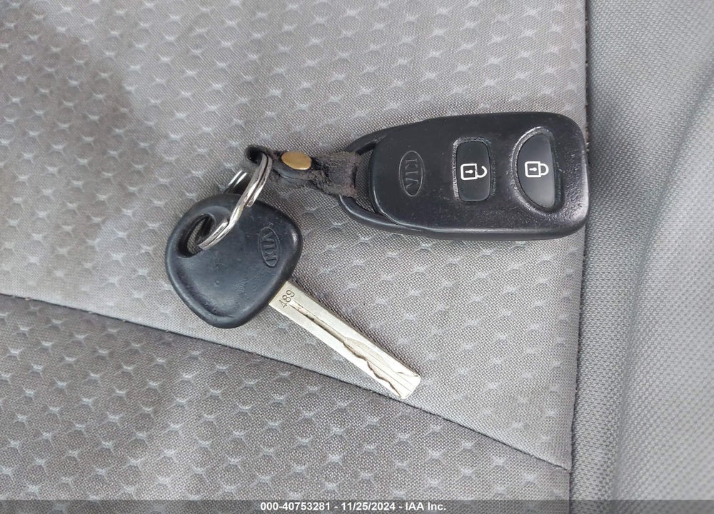2012 KIA SORENTO LX VIN: 5XYKTCA65CG256945