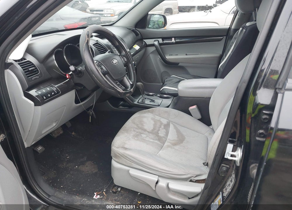 2012 KIA SORENTO LX VIN: 5XYKTCA65CG256945
