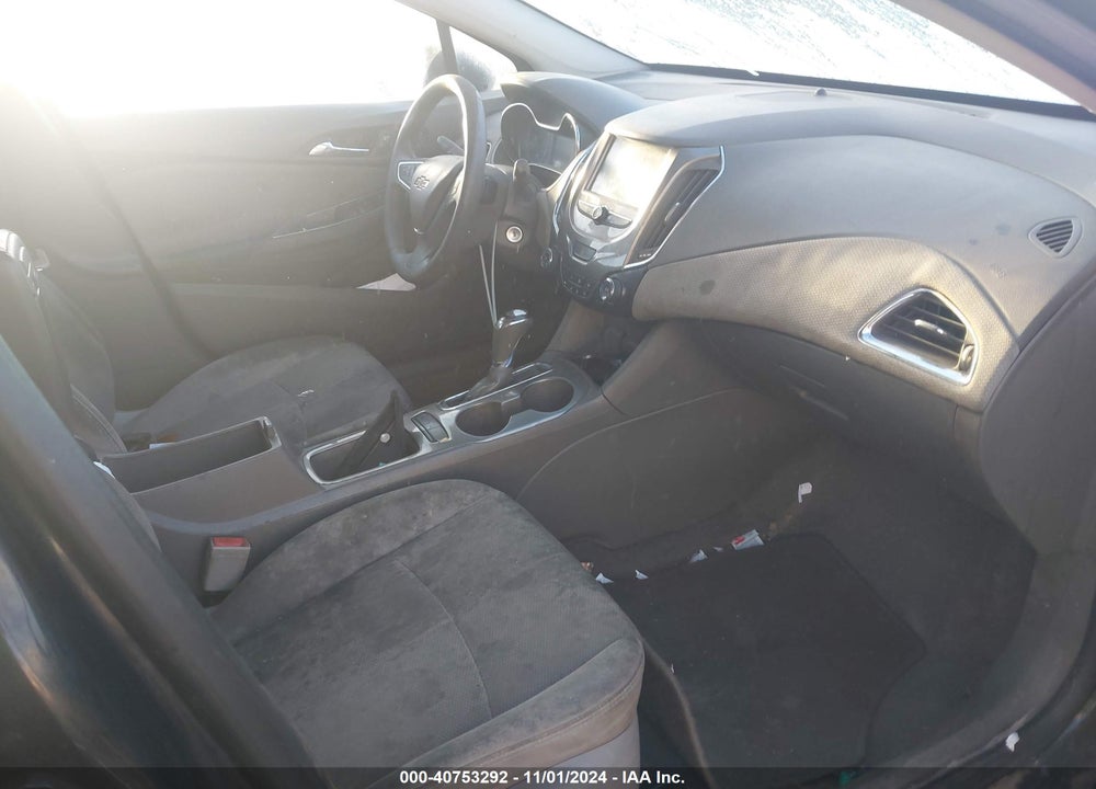 2017 CHEVROLET CRUZE LT AUTO VIN: 1G1BE5SM8H7102116