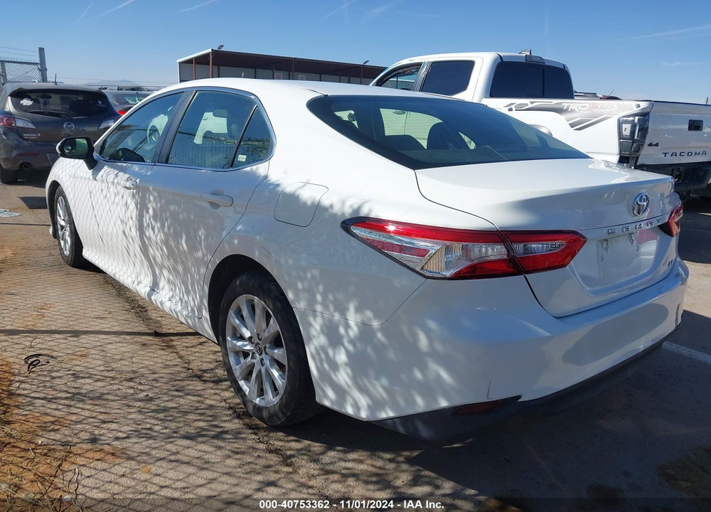 2018 TOYOTA CAMRY LE VIN: JTNB11HK2J3011143
