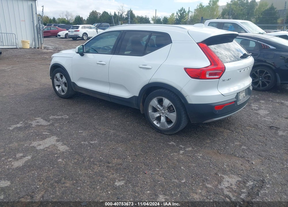 2021 VOLVO XC40 T5 MOMENTUM VIN: YV4162UKXM2576955