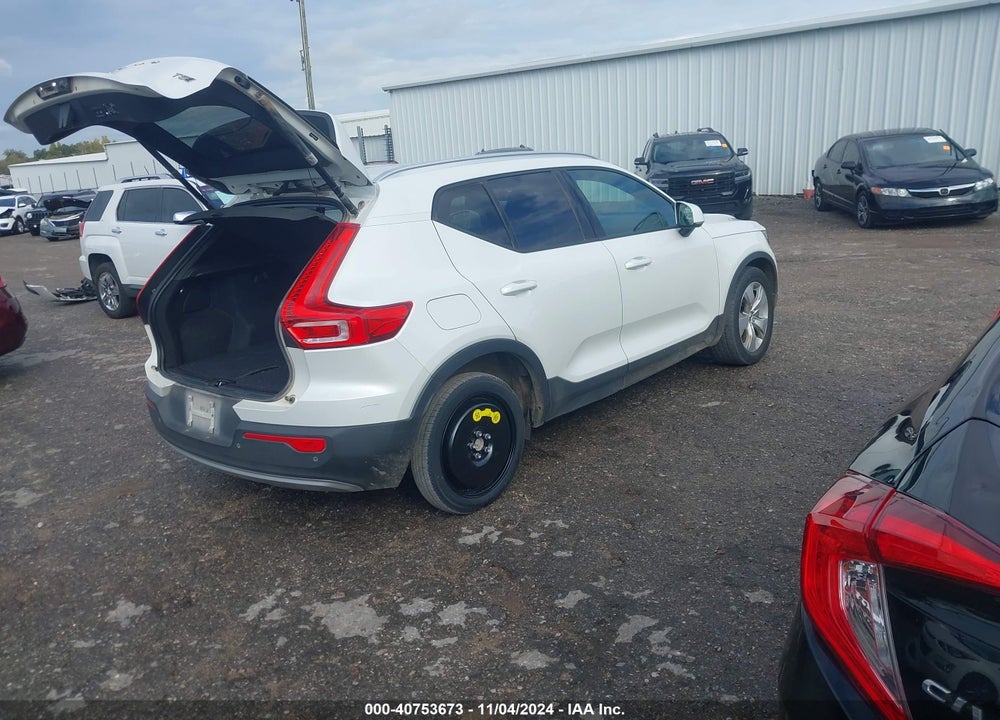 2021 VOLVO XC40 T5 MOMENTUM VIN: YV4162UKXM2576955