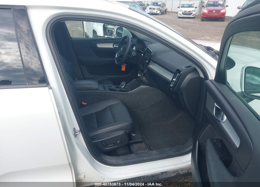 2021 VOLVO XC40 T5 MOMENTUM VIN: YV4162UKXM2576955