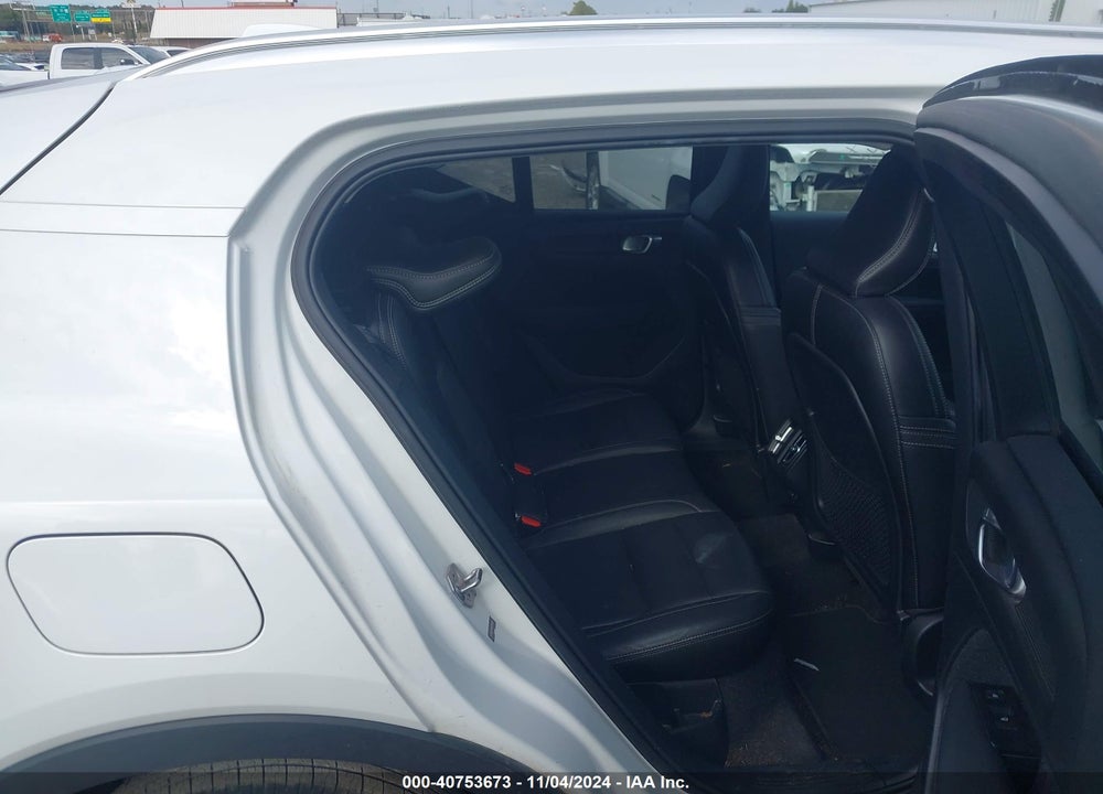 2021 VOLVO XC40 T5 MOMENTUM VIN: YV4162UKXM2576955