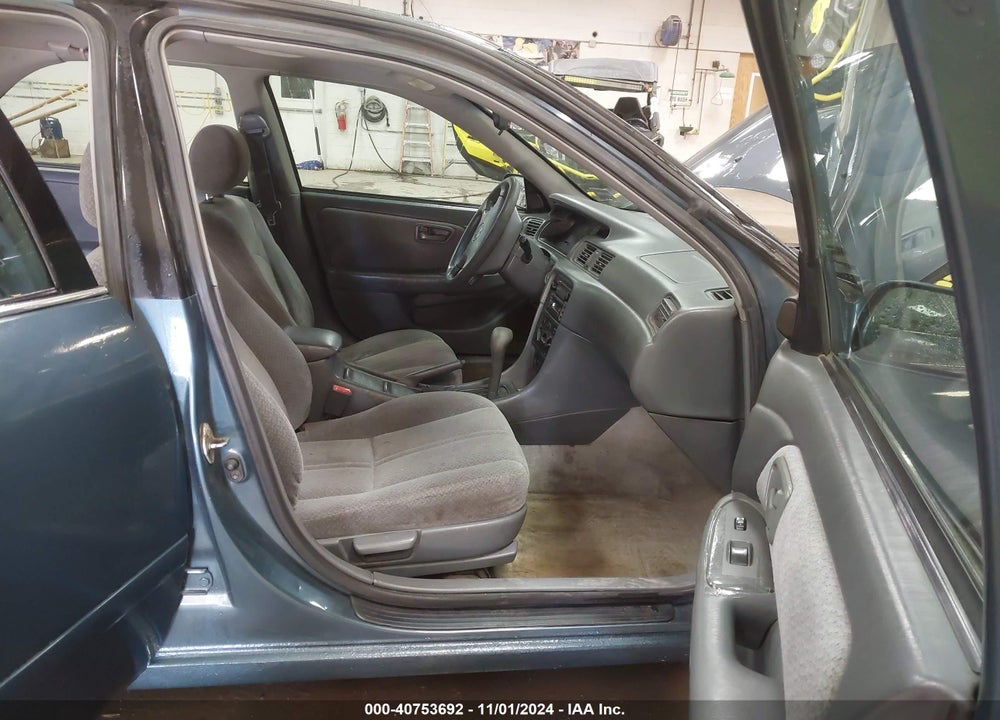 2001 TOYOTA CAMRY LE VIN: 4T1BG22K41U775096