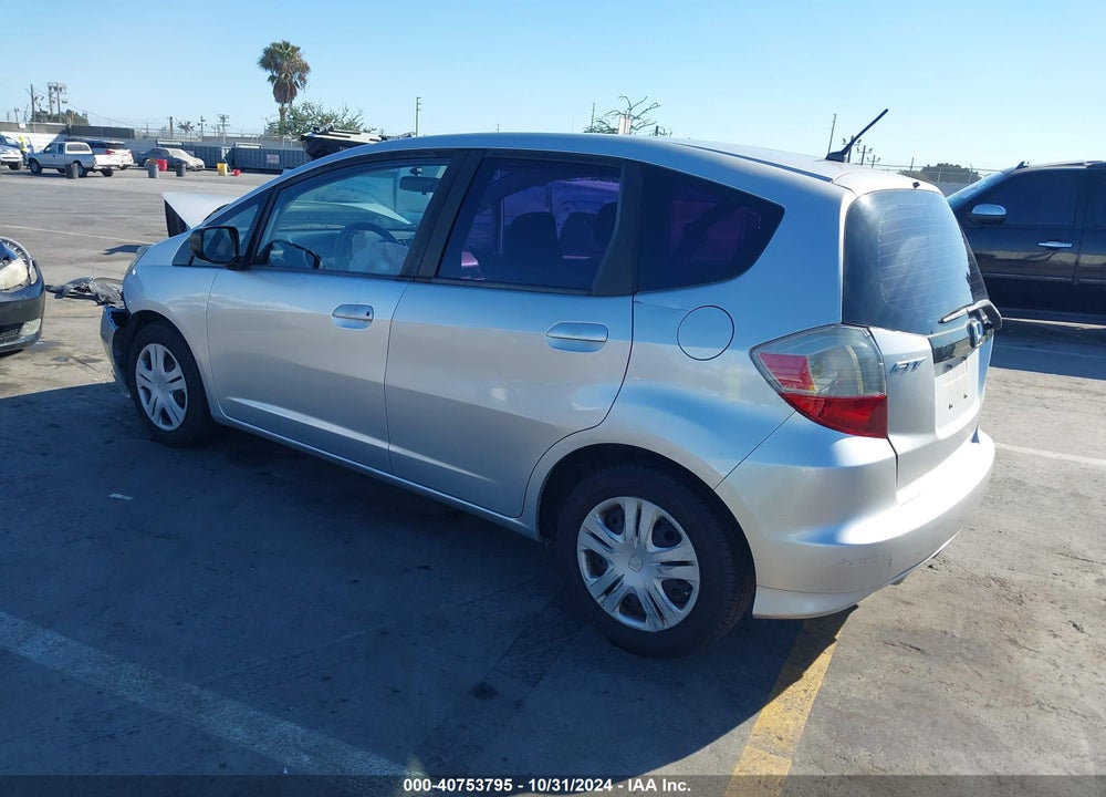 2011 HONDA FIT VIN: JHMGE8H31BS002729