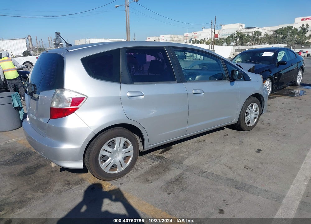 2011 HONDA FIT VIN: JHMGE8H31BS002729