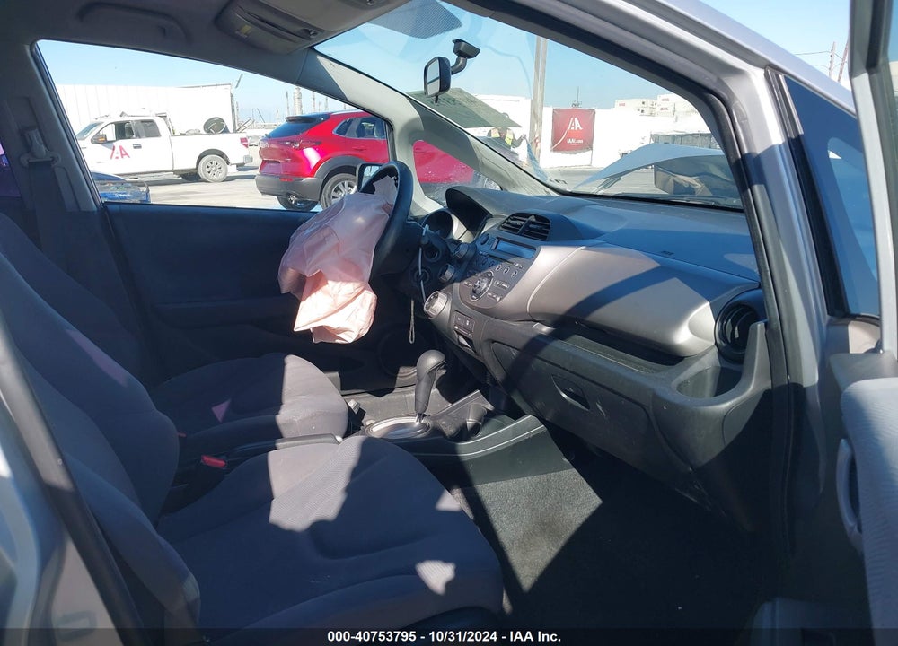 2011 HONDA FIT VIN: JHMGE8H31BS002729