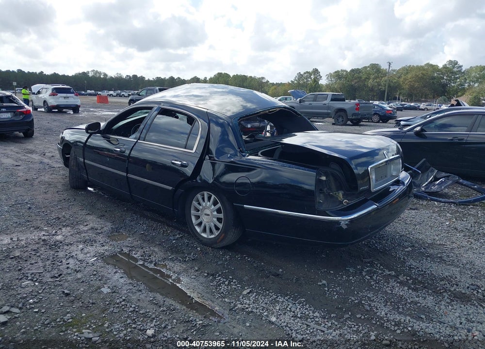 2006 LINCOLN TOWN CAR SIGNATURE VIN: 1LNHM81W66Y643368