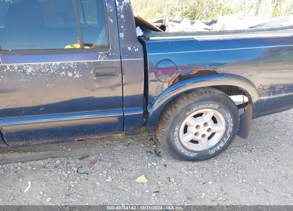 2003 CHEVROLET S-10 LS VIN: 1GCDT13X53K174890