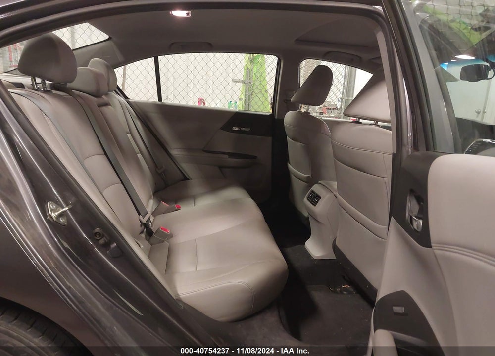 2017 HONDA ACCORD VIN: 1HGCR2F81HA137578