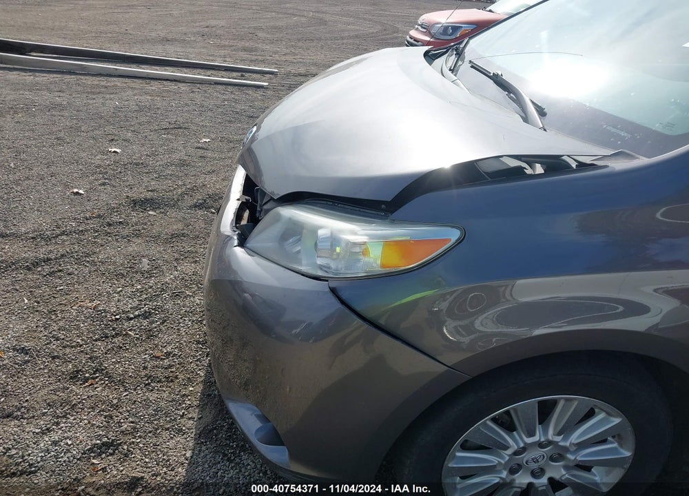 2011 TOYOTA SIENNA LE VIN: 5TDJK3DC3BS024071