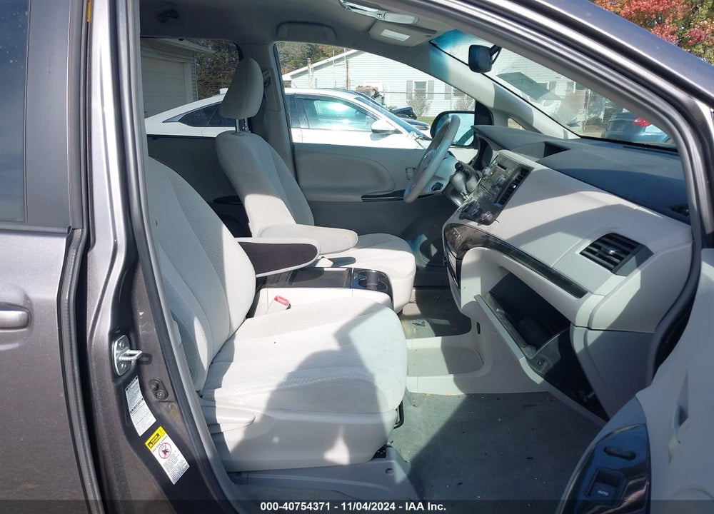 2011 TOYOTA SIENNA LE VIN: 5TDJK3DC3BS024071