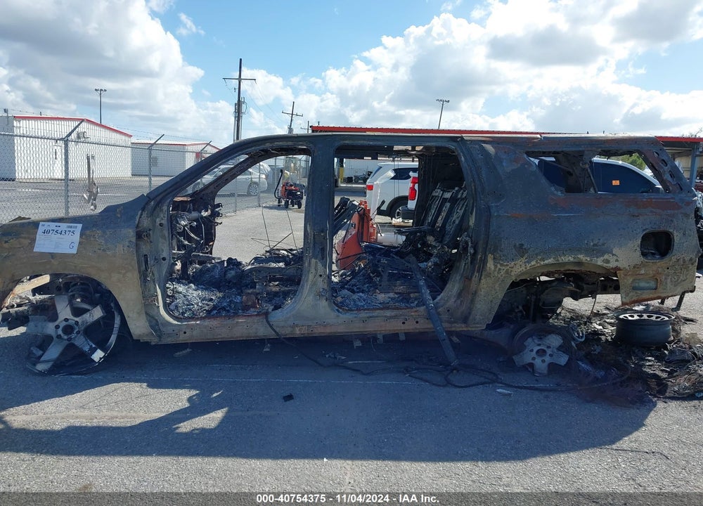 2022 CHEVROLET SUBURBAN VIN: 1GNSKCKD1NR286326