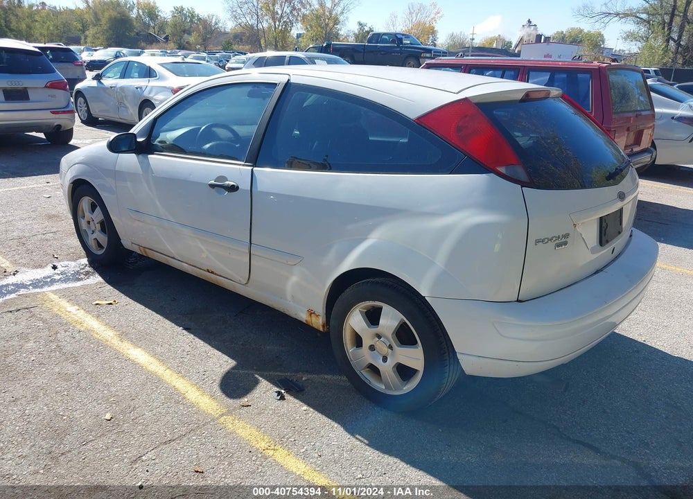 2005 FORD FOCUS ZX3 VIN: 3FAFP31N15R106181