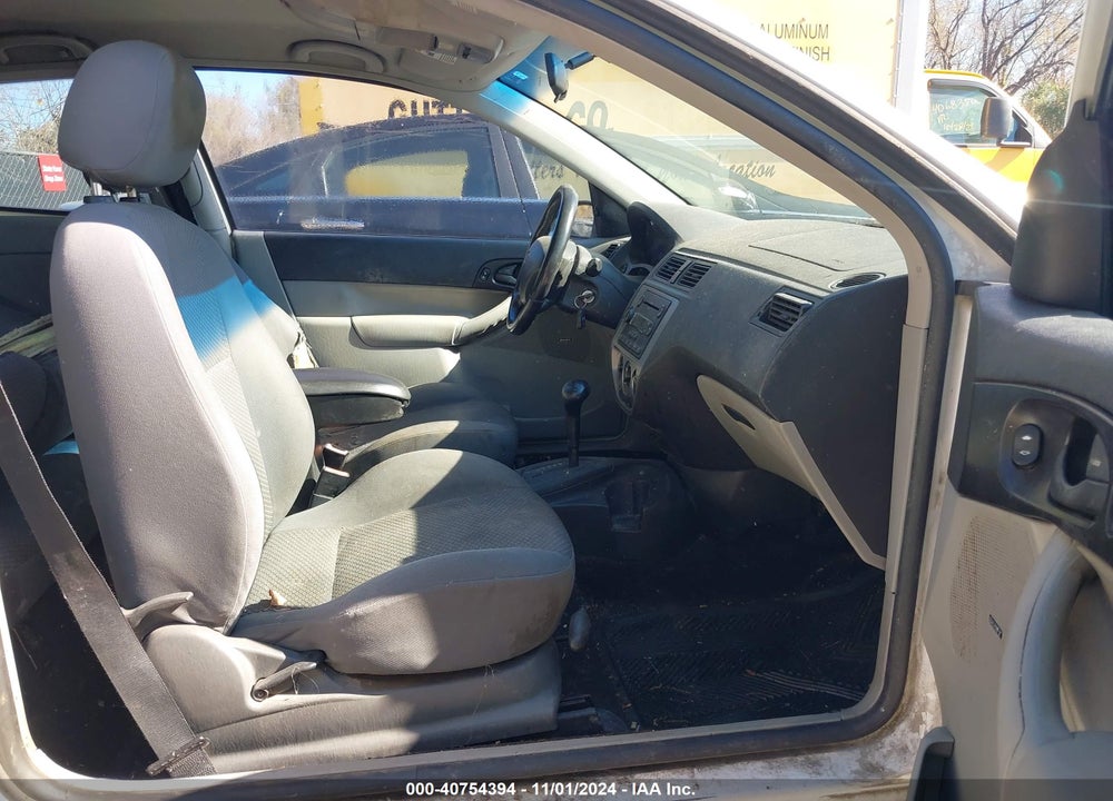 2005 FORD FOCUS ZX3 VIN: 3FAFP31N15R106181