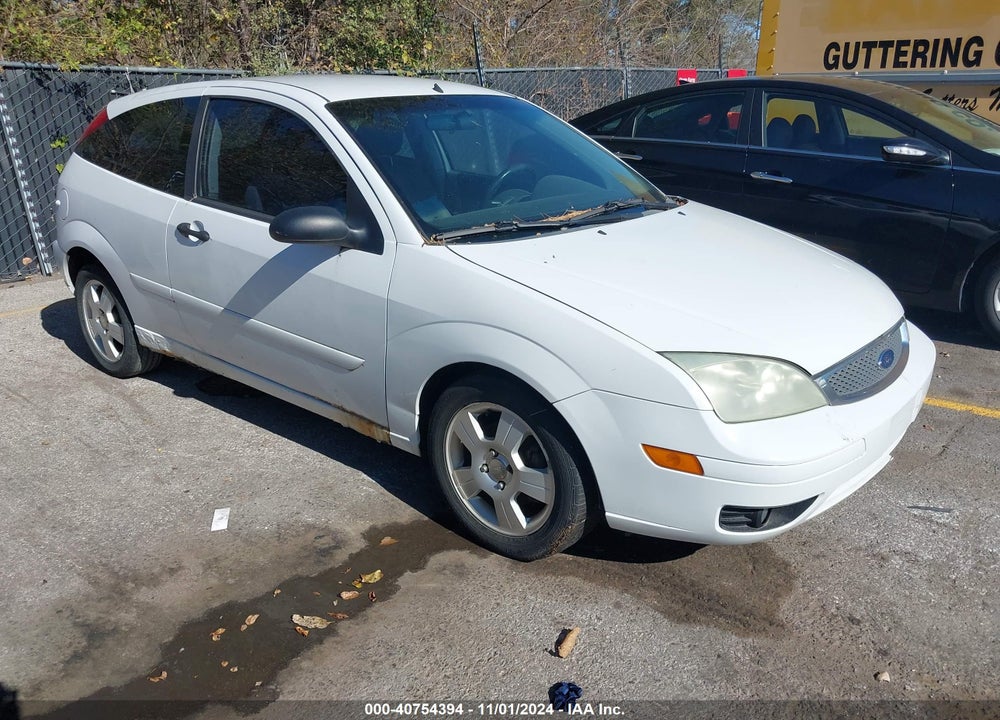 2005 FORD FOCUS ZX3 VIN: 3FAFP31N15R106181