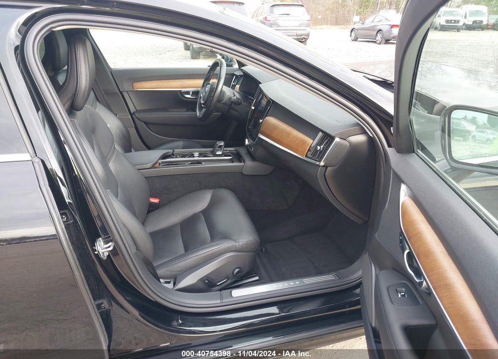 2022 VOLVO S90 B6 MOMENTUM VIN: LVY062MK4NP252539