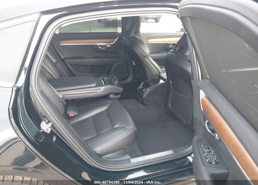 2022 VOLVO S90 B6 MOMENTUM VIN: LVY062MK4NP252539