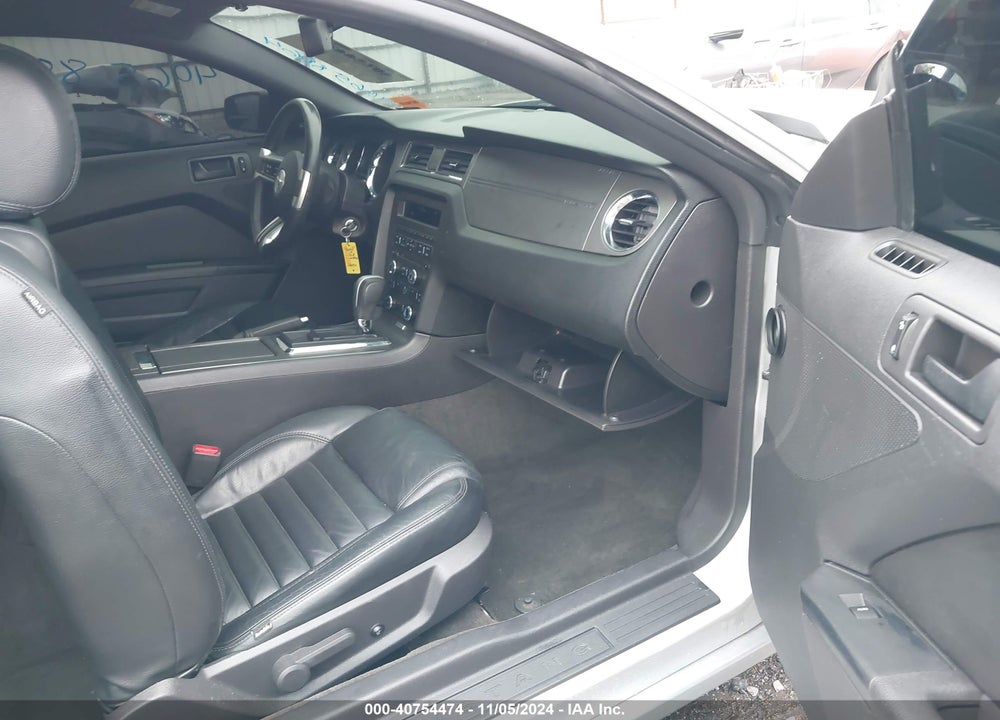 2014 FORD MUSTANG V6 VIN: 1ZVBP8AM1E5316521