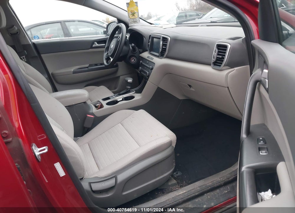 2018 KIA SPORTAGE LX VIN: KNDPMCAC8J7466555