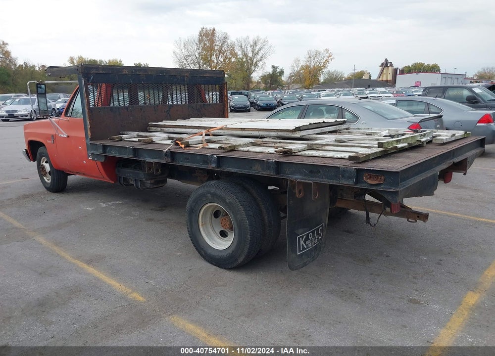 1983 CHEVROLET C30 VIN: 1GBHC34WXDV122047