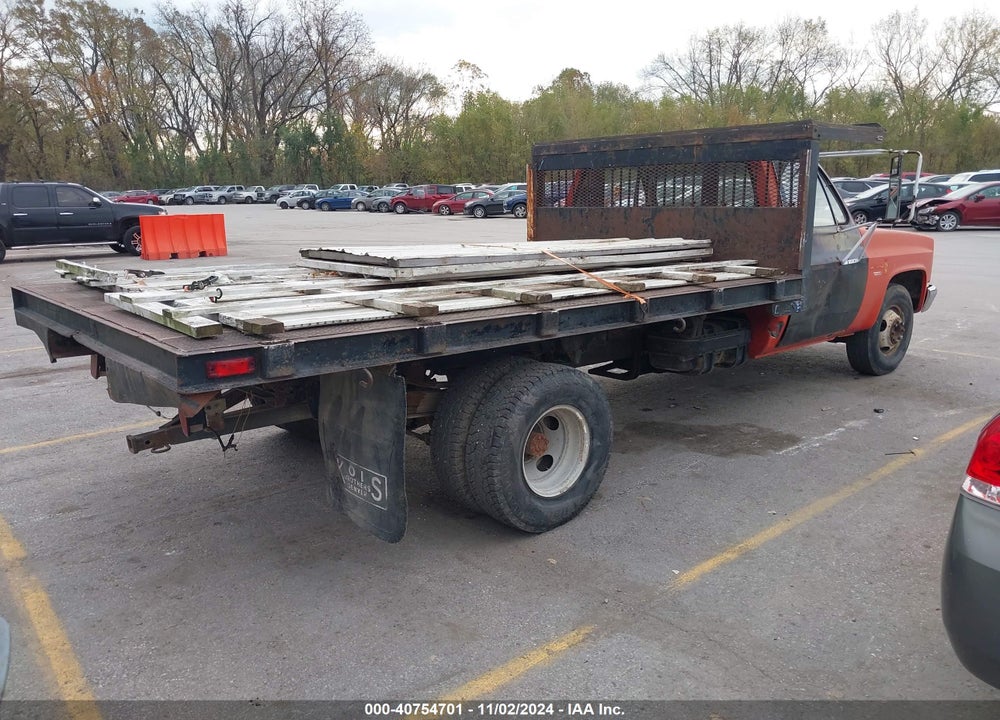 1983 CHEVROLET C30 VIN: 1GBHC34WXDV122047