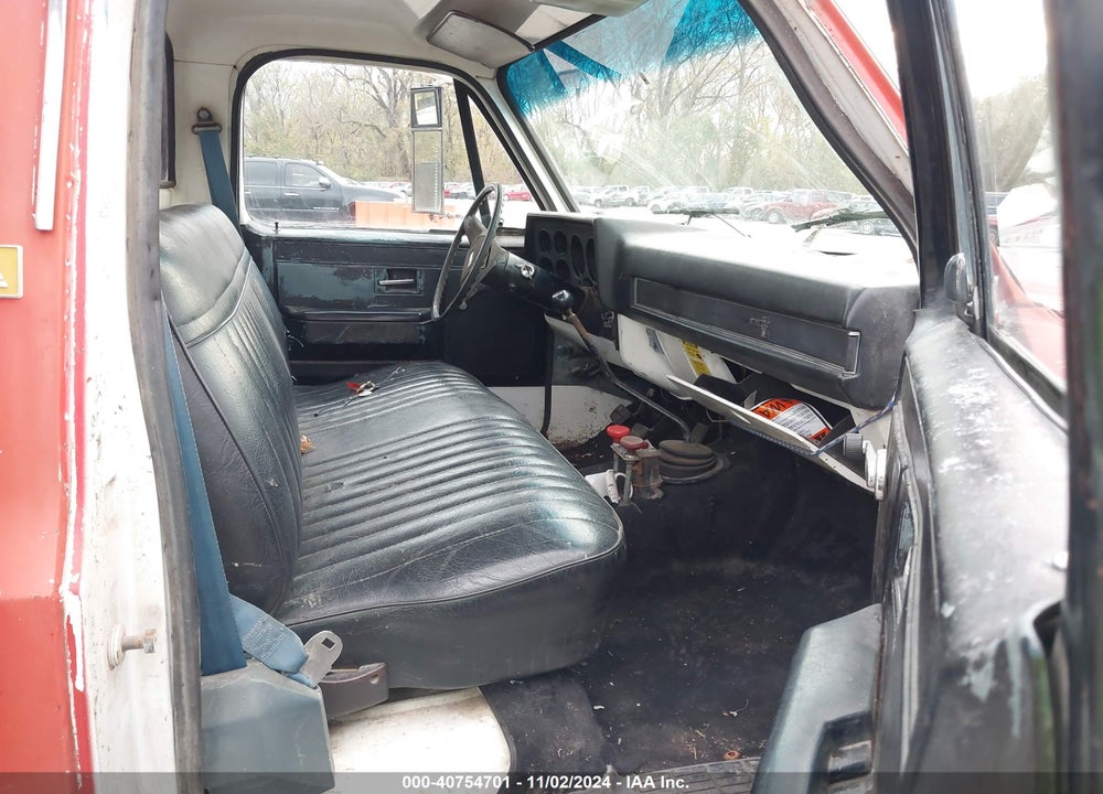 1983 CHEVROLET C30 VIN: 1GBHC34WXDV122047