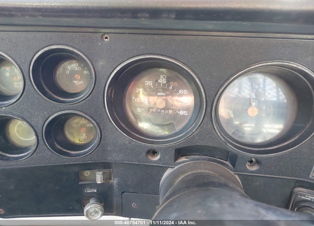 1983 CHEVROLET C30 VIN: 1GBHC34WXDV122047