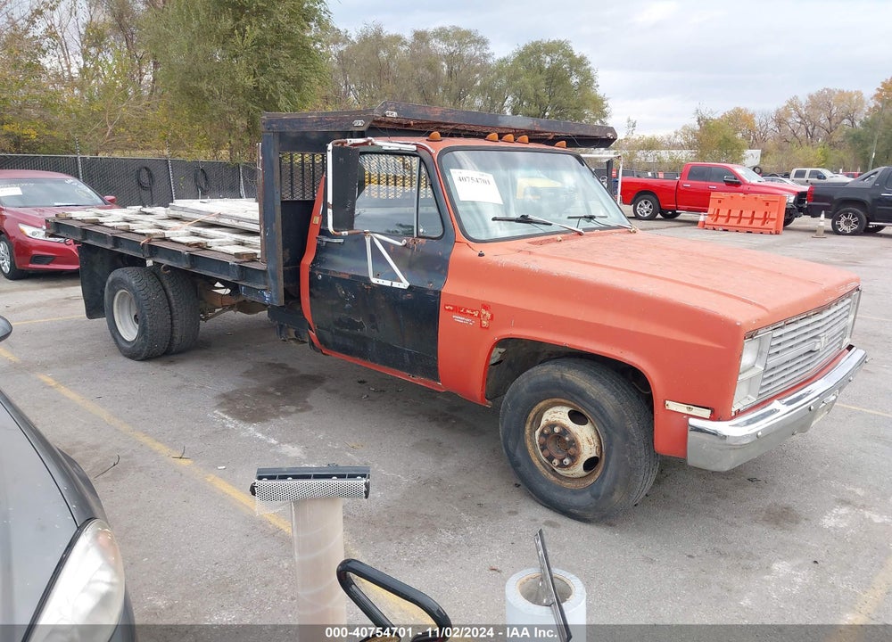 1983 CHEVROLET C30 VIN: 1GBHC34WXDV122047