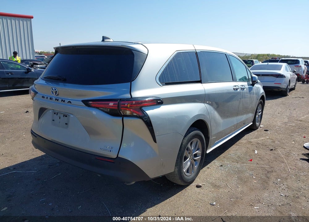 2022 TOYOTA SIENNA XLE VIN: 5TDYRKEC2NS104274