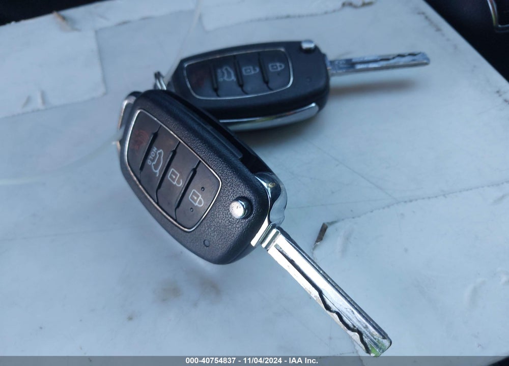 2019 HYUNDAI TUCSON SE VIN: KM8J2CA43KU952774