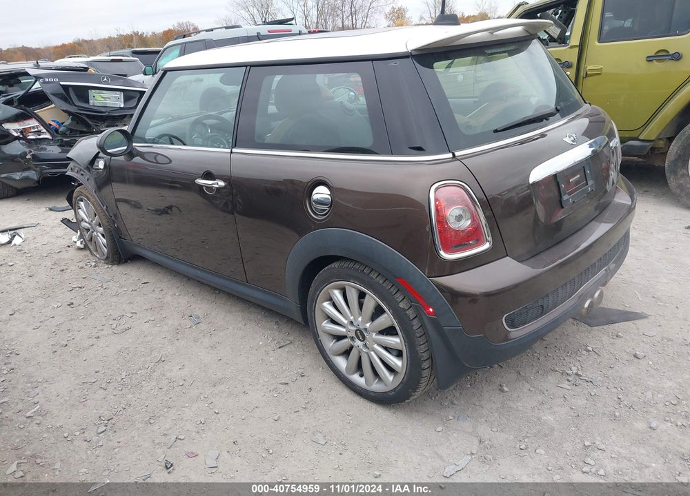 2010 MINI COOPER S VIN: WMWMF7C51ATZ69836