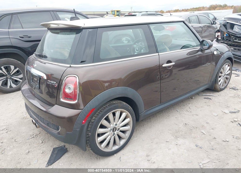 2010 MINI COOPER S VIN: WMWMF7C51ATZ69836