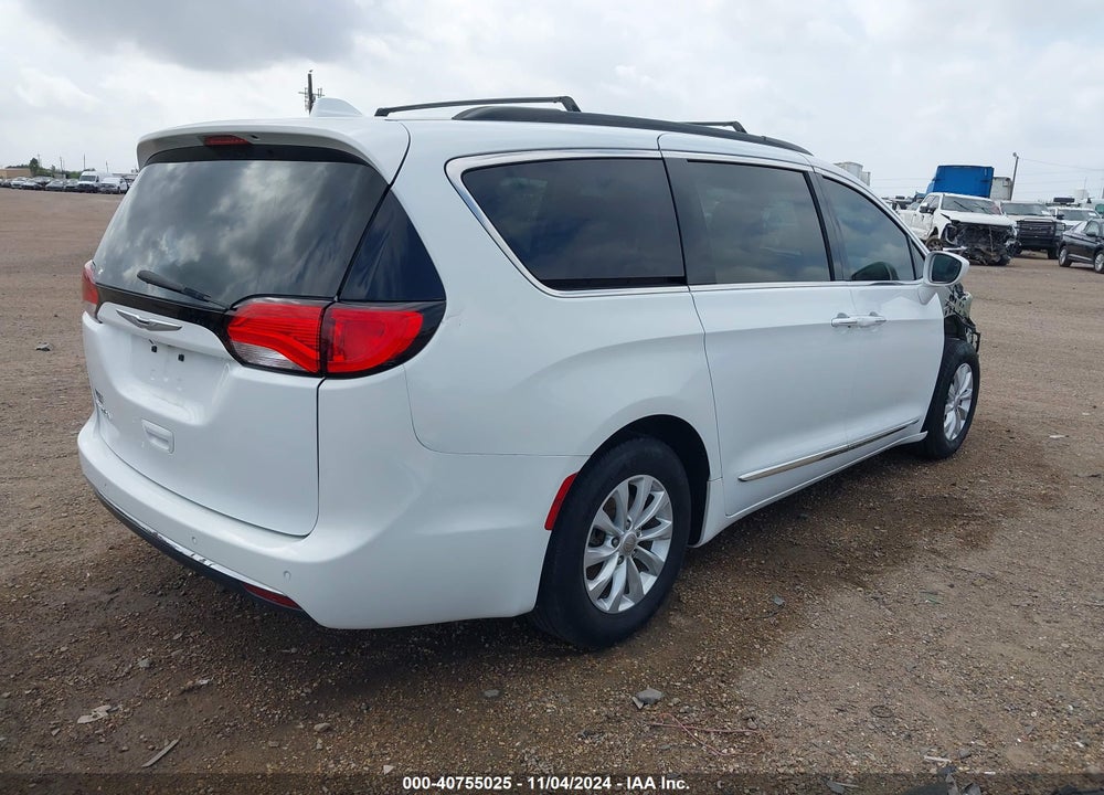 2017 CHRYSLER PACIFICA TOURING L VIN: 2C4RC1BG8HR613001
