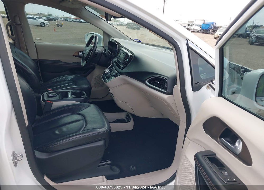 2017 CHRYSLER PACIFICA TOURING L VIN: 2C4RC1BG8HR613001