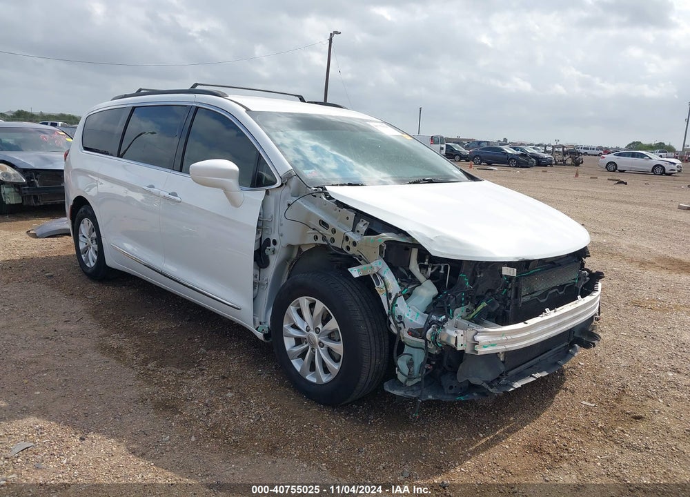 2017 CHRYSLER PACIFICA TOURING L VIN: 2C4RC1BG8HR613001