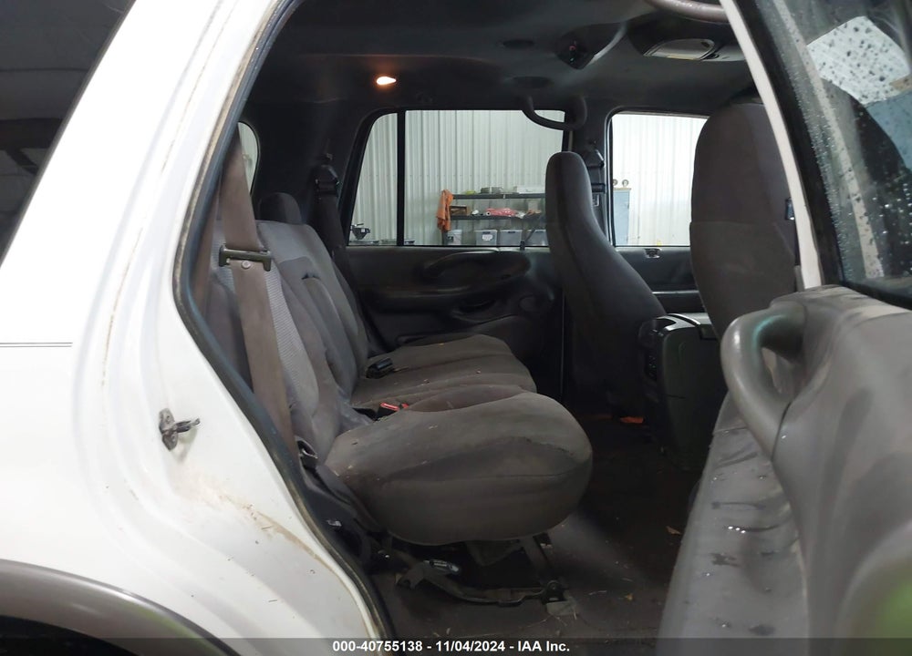 2000 FORD EXPEDITION XLT VIN: 1FMRU1667YLB86655