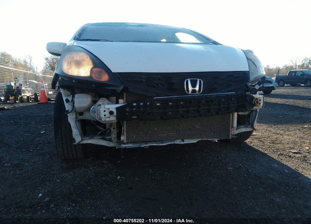 2013 HONDA FIT VIN: JHMGE8H69DC068081