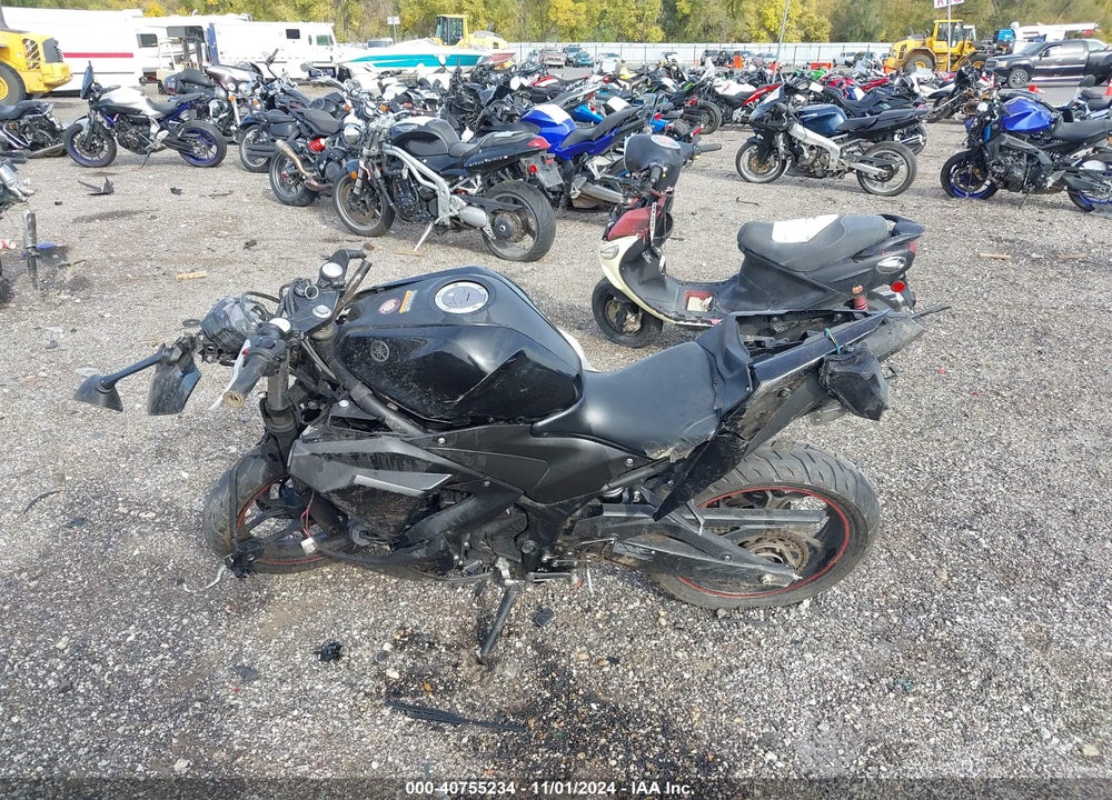 2018 YAMAHA YZFR3 VIN: MH3RH06Y7JK018158