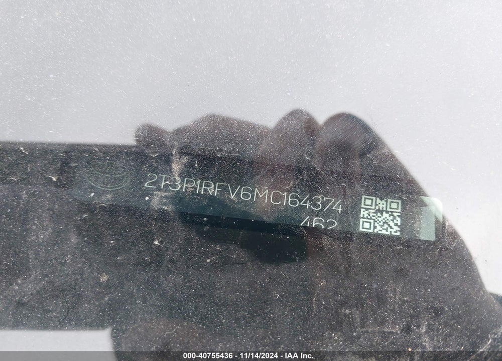 2020 TOYOTA RAV4 XLE VIN: 2T3P1RFV4LW097576
