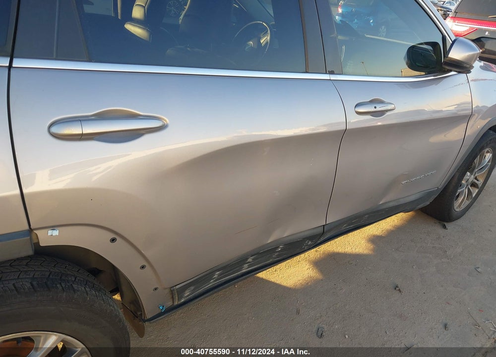 2019 JEEP CHEROKEE LATITUDE PLUS FWD VIN: 1C4PJLLBXKD266910