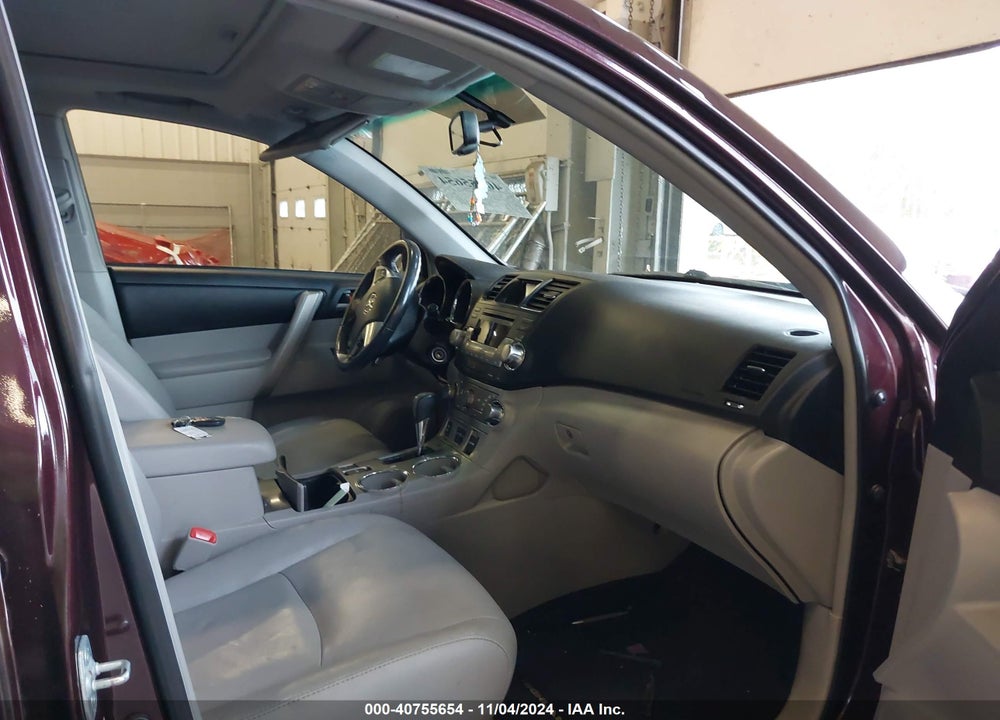2011 TOYOTA HIGHLANDER SE V6 VIN: 5TDBK3EH2BS053320