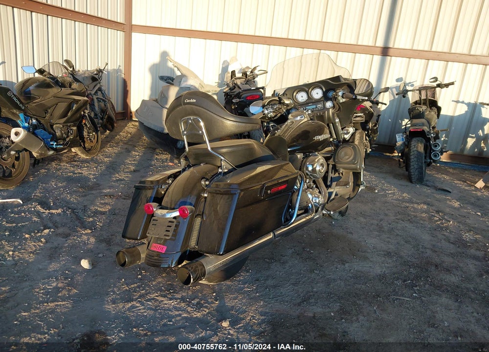 2013 HARLEY-DAVIDSON FLHX STREET GLIDE VIN: 1HD1KBM10DB611829