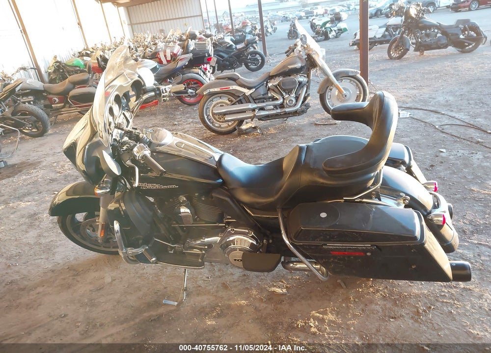 2013 HARLEY-DAVIDSON FLHX STREET GLIDE VIN: 1HD1KBM10DB611829