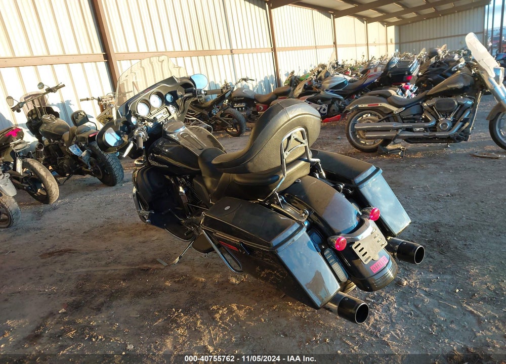2013 HARLEY-DAVIDSON FLHX STREET GLIDE VIN: 1HD1KBM10DB611829